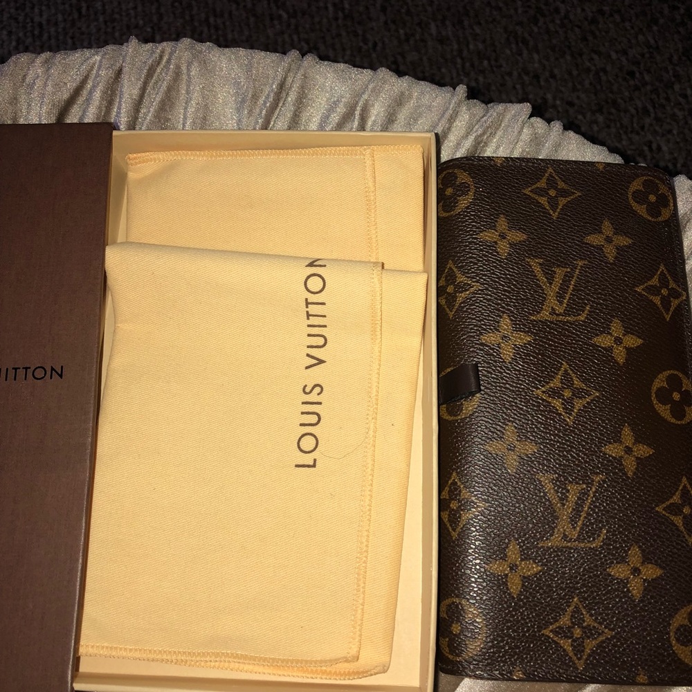 Authentic Louis Vuitton Brazza Wallet